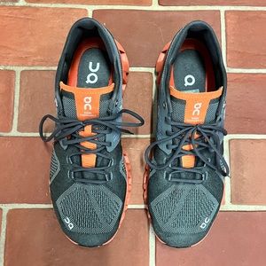 On Cloud Running Shoes Men’s Size 9 Charcoal and Orange